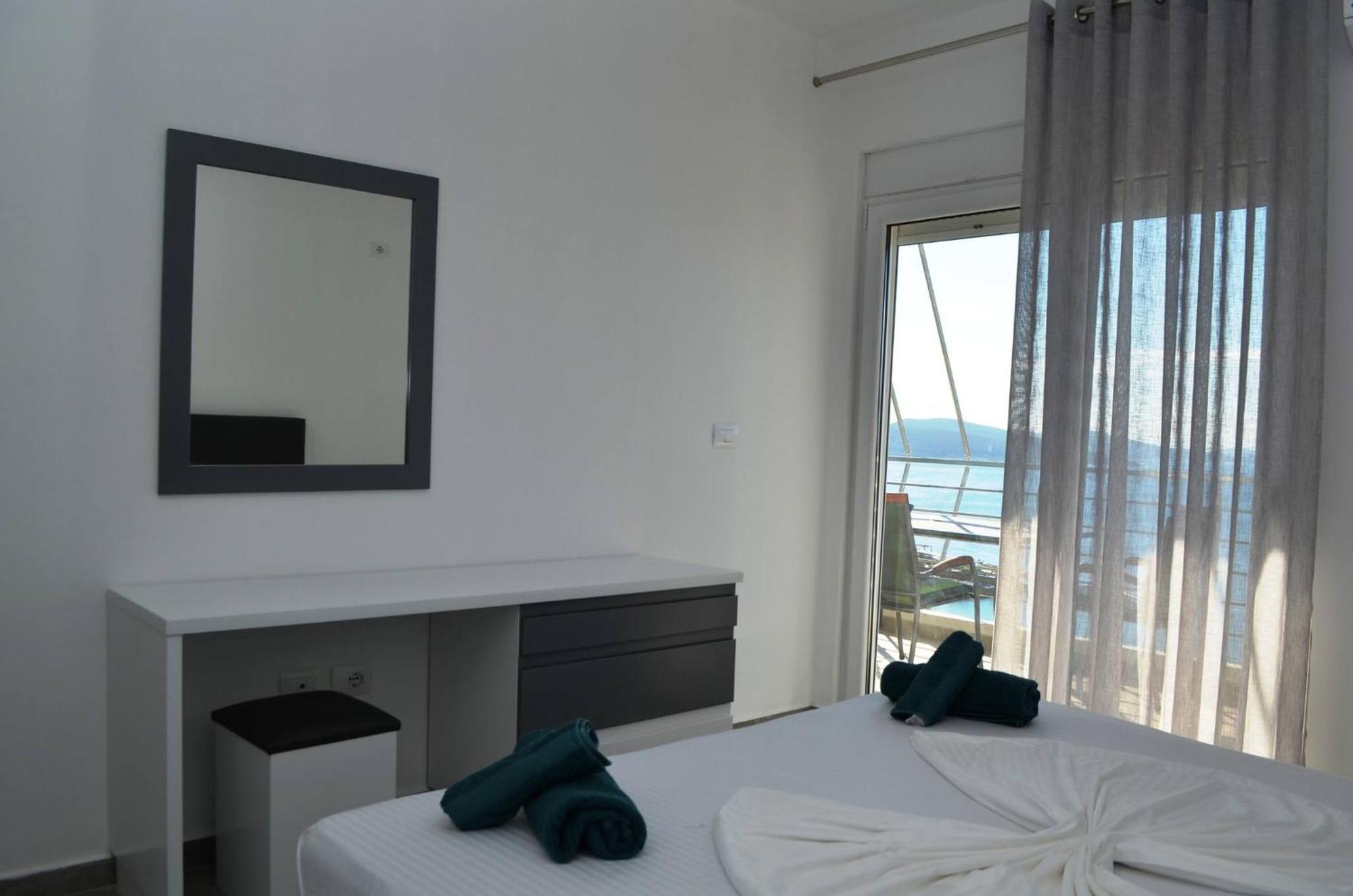 Wonderful View Apartments Sarandë Esterno foto