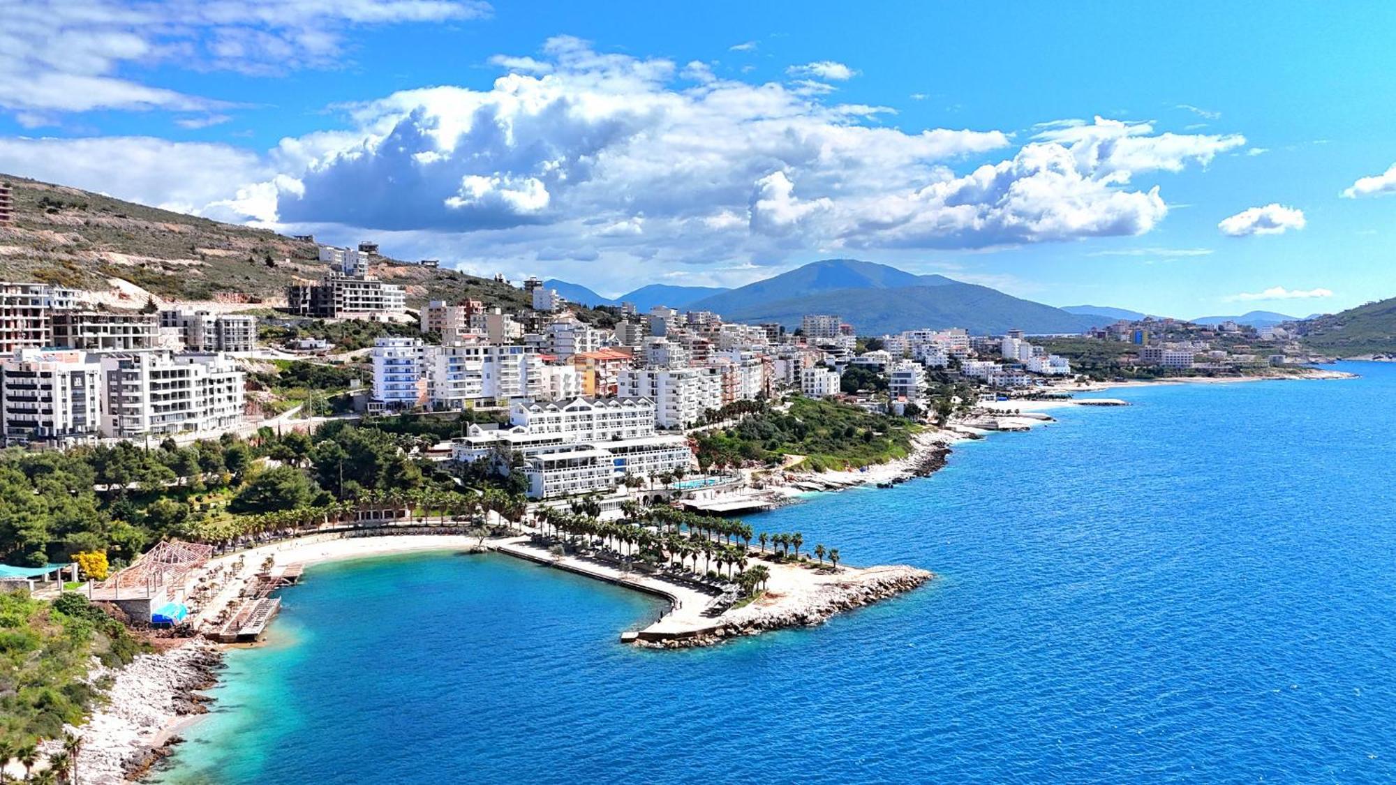 Wonderful View Apartments Sarandë Esterno foto